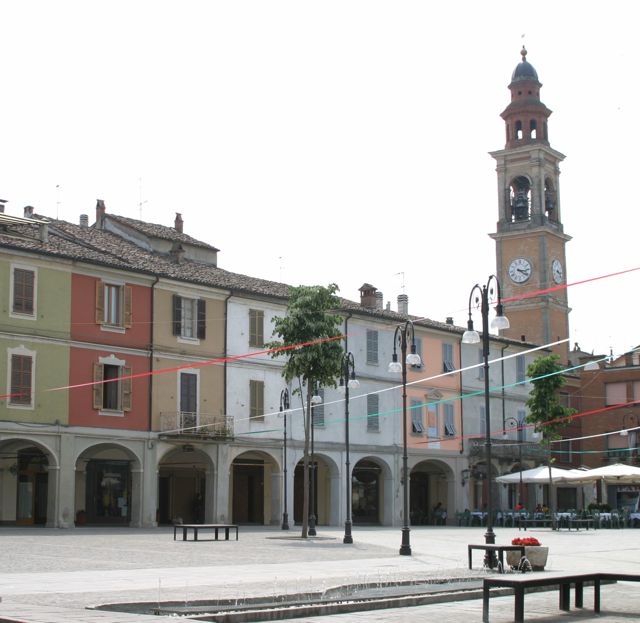 Piazza Umberto I e i Portici - Pianello Val Tidone - Piacenza